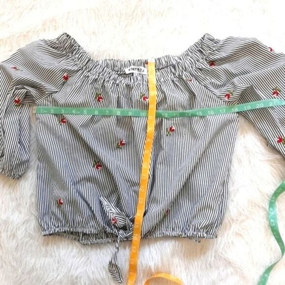 Kontrol Contemporary cropped embroidered top - Picture 6 of 8